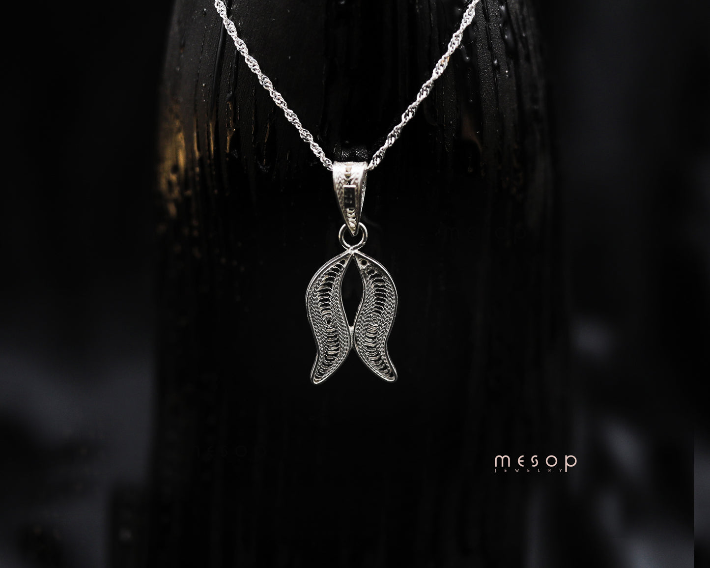 Tulip of Ivys Pendant