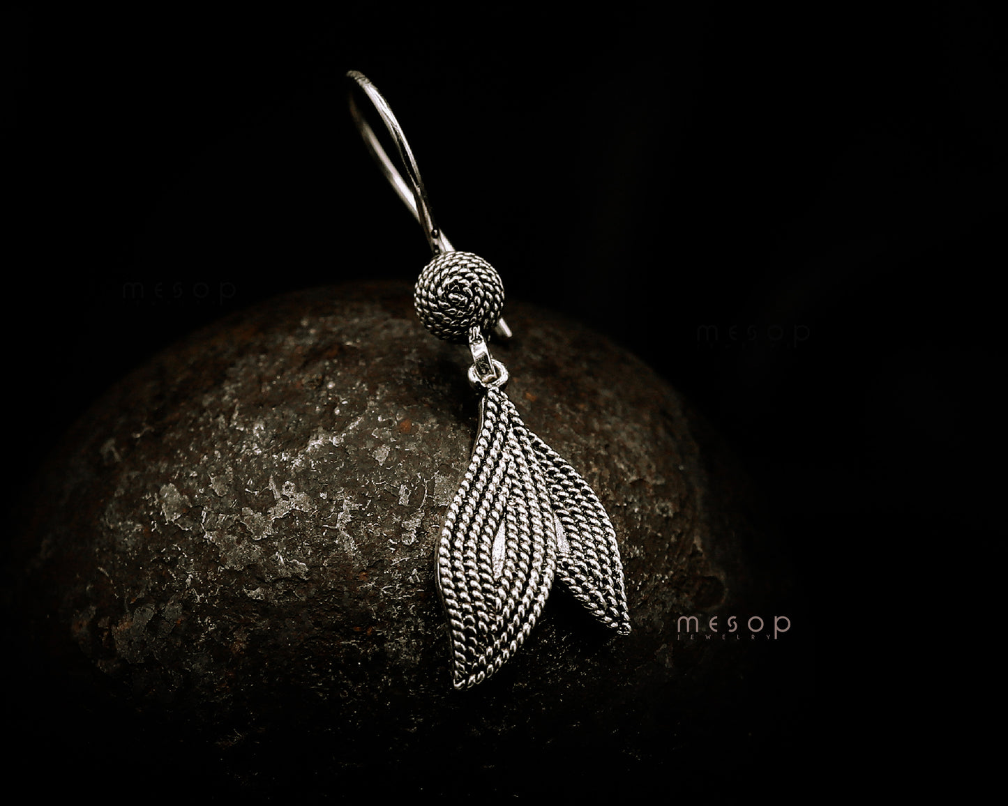 Twin Leaves Seranade Earrings