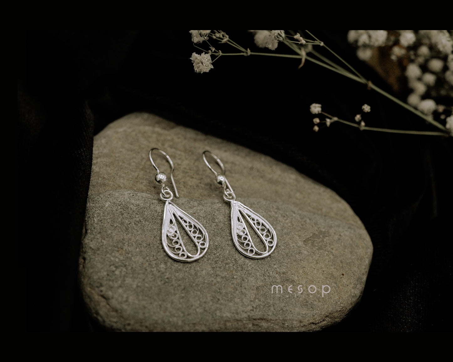 Dainty Wow Drops Earrings